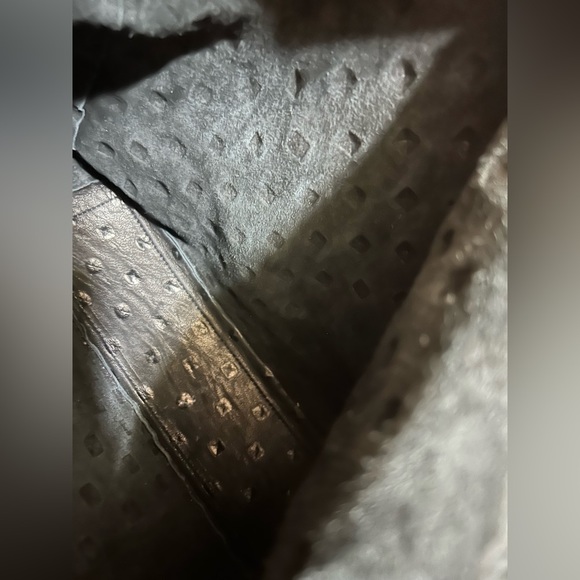 Streets ahead Genuine leather shoulder bag retails $250 - Picture 8 of 11